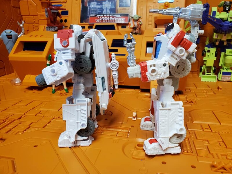 Transformers Galactic Odyssey Paradron Medics Ratchet Compared  (11 of 33)